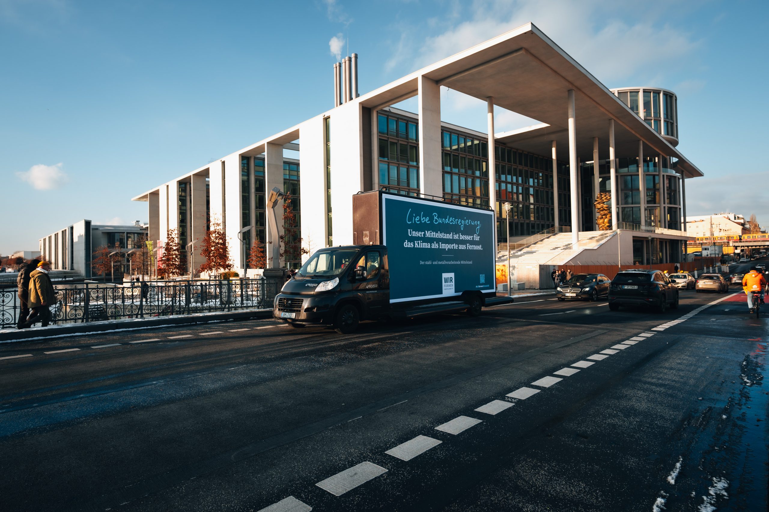 Stahl- und Metallverarbeiter schicken „sprechenden“ Truck nach Berlin: „Mittelstand  ist besser für das Klima als Importe aus Fernost“